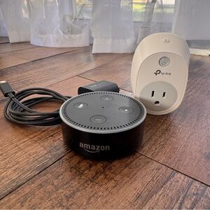 BUNDLE DEAL Amazon Echo Dot with Smart Plug